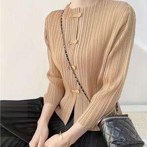 Chic Beige Oriental Japanese Button-Up Women's Blouse Chinese frog closure